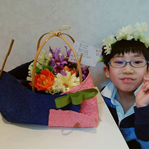 山元幹大くん作　贈る花とスイトピーの冠